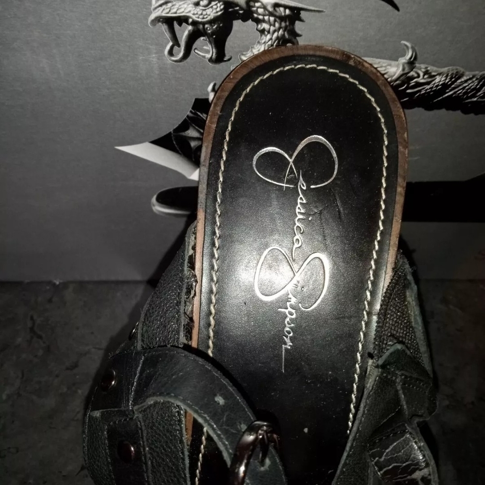 Jessica Simpson SZ 10 Black High Heels w/ Buckles and Wooden Base Pre-Owned - Picture 2 of 13
